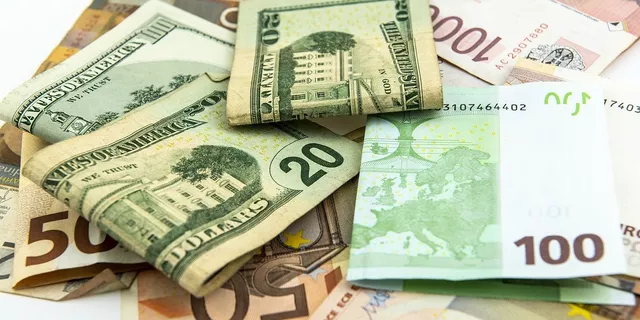 EURUSD, GBPUSD y XAUUSD abren al semana a la baja